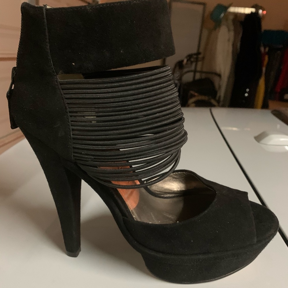 YI by Heidi Klum (Gillian) black Stilettos.